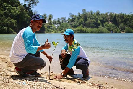 Dispar Sultra Bersama Kemenpar Gelar Aksi Sapta Pesona di Desa Wisata NamuDispar Sultra Bersama Kemenpar Gelar Aksi Sapta Pesona di Desa Wisata Namu