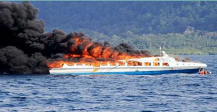 ilustrasi kapal terbakar