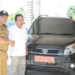 Pemda Konut Serahkan Bantuan Satu Mobil Operasional di Kantor BPN Pemda Konut Serahkan Bantuan Satu Mobil Operasional di Kantor BPN