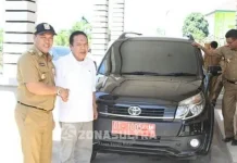 Pemda Konut Serahkan Bantuan Satu Mobil Operasional di Kantor BPN Pemda Konut Serahkan Bantuan Satu Mobil Operasional di Kantor BPN