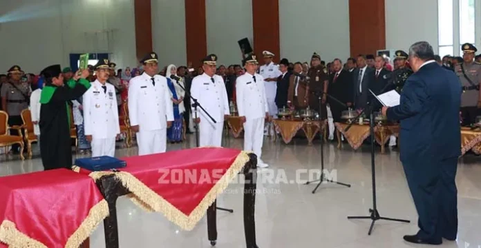 Sah, Gubernur Sultra Lantik Wali Kota Baubau dan Bupati Konawe