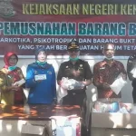 Kejari Kendari Musnahkan Dolar Palsu Hingga Narkotika