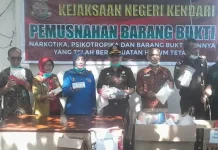 Kejari Kendari Musnahkan Dolar Palsu Hingga Narkotika