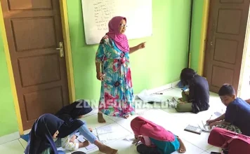 Nuraeni Bausat, Lansia di Kendari yang Aktif Mengajar Bahasa Inggris