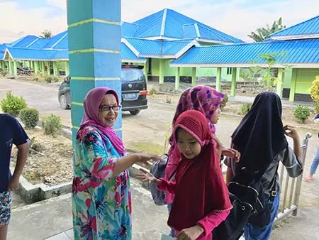 Nuraeni Bausat, Lansia di Kendari yang Aktif Mengajar Bahasa Inggris