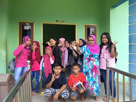 Nuraeni Bausat, Lansia di Kendari yang Aktif Mengajar Bahasa Inggris