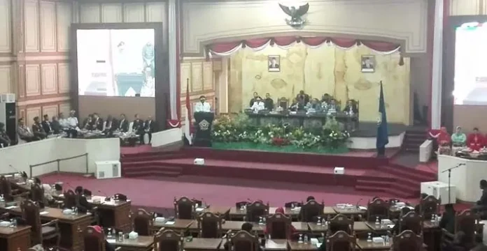 Enam Kepala Daerah Plus Hugua Hadir di Paripurna Perdana AMAN