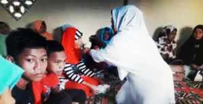 Tradisi Pekandeana Ana-ana Maelu