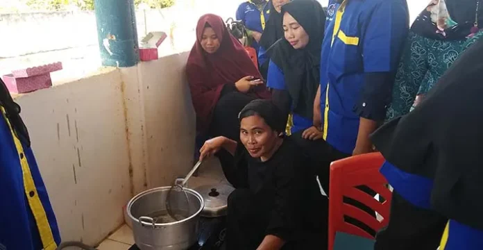 Emak-emak di Bombana Ubah Rumput Laut Jadi Makanan Siap Saji