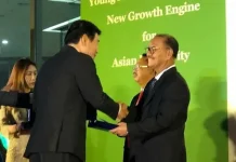 Kunjungi Korsel, Bupati Konsel Terima Penghargaan Federation of Young Farmers