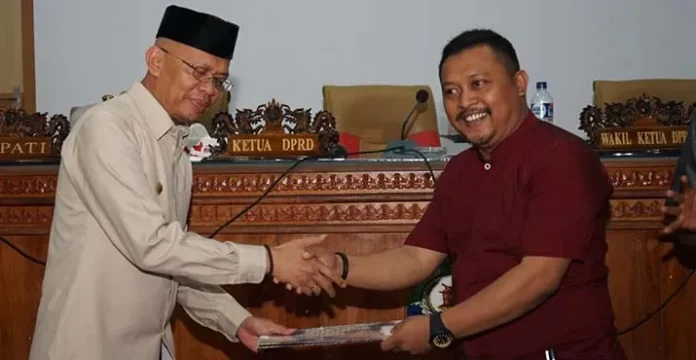 Rapat Pembahadan KUA PPAS antara DORD dan TPAD bersama jajaran OPD di aula rapat komisi DPRD, Kamis (20/92018).