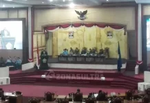 Ada Interupsi Plafon Rusak di Sidang Paripurna DPRD Sultra Ada Interupsi Plafon Rusak di Sidang Paripurna DPRD Sultra