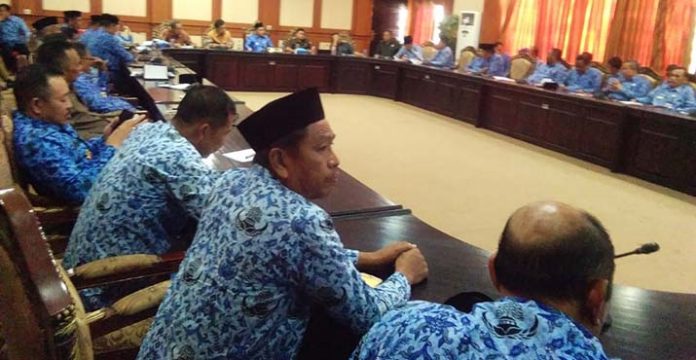 Dua Anggota KPK Sambangi Kantor Bupati Konut