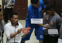 Gelar Rekonstruksi Kematian Bripda Fathur, Tersangka Peragakan 24 Adegan Gelar Rekonstruksi Kematian Bripda Fathur, Tersangka Peragakan 24 Adegan