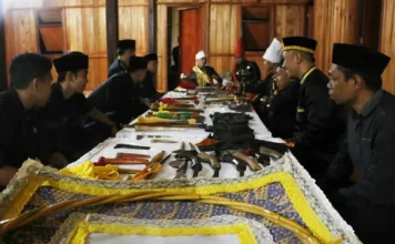 1 Muharram, Warga Konawe Gelar Ritual menyucikan Benda Pusaka Kerajaan 1 Muharram, Warga Konawe Gelar Ritual menyucikan Benda Pusaka Kerajaan