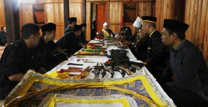 1 Muharram, Warga Konawe Gelar Ritual menyucikan Benda Pusaka Kerajaan