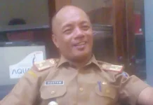 15 Oktober, 105 PNS Muna Terima SK 100 Persen Kepala BKPSDM Muna, Rustam