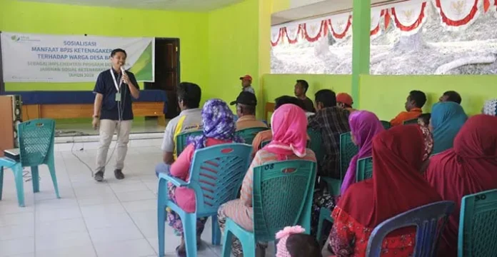 Nelayan Desa Bajoe Dapat Sosialisasi Layanan BPJS Ketenagakerjaan