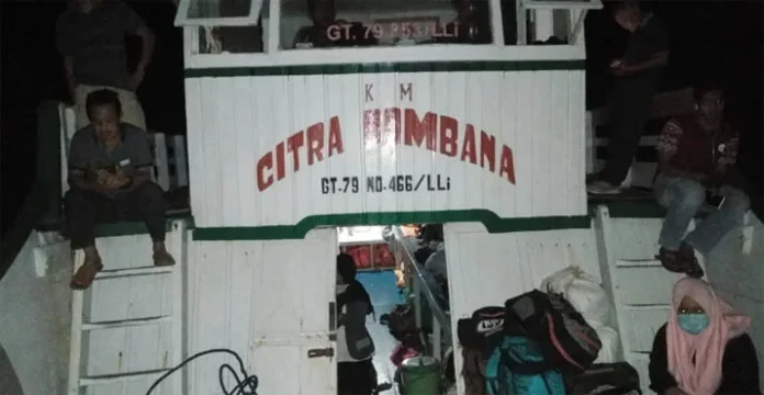 KM. Citra Bombana Kandas di Tengah Laut, Ratusan Penumpang Panik dan Kelaparan