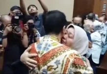 Pasca Divonis Penjara, Begini Momen Haru Asrun dan ADP Disambut Istri Pasca Divonis Penjara, Begini Momen Haru Asrun dan ADP Disambut Istri
