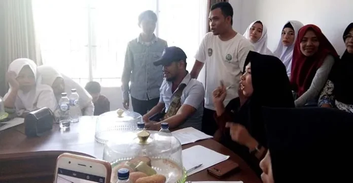 Ribuan Alumni Akper Muna Tak Bisa Tes CPNS