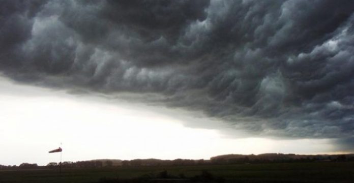 Beraktifitas di Siang hingga Sore, Waspada Awan Comulunimbus Disertai Petir