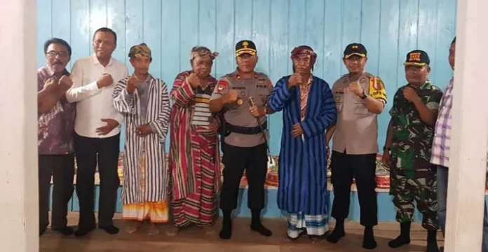 bertemu_masyarakat Kapolda Minta Tak Ada Lagi Mabuk dan Joget di Pesta Adat Buton