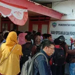 Kantor BKPSDM Busel Sejak Pagi Dipadati Pendaftar CPNS Kantor BKPSDM Busel Sejak Pagi Dipadati Pendaftar CPNS