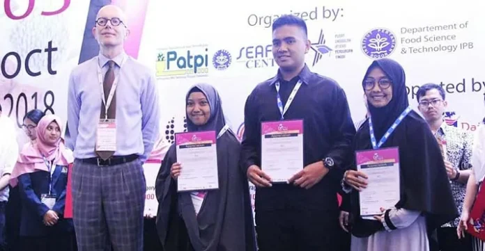 Mahasiswa UHO Sulap Tepung Keladi Jadi Biskuit Cracker Sehat