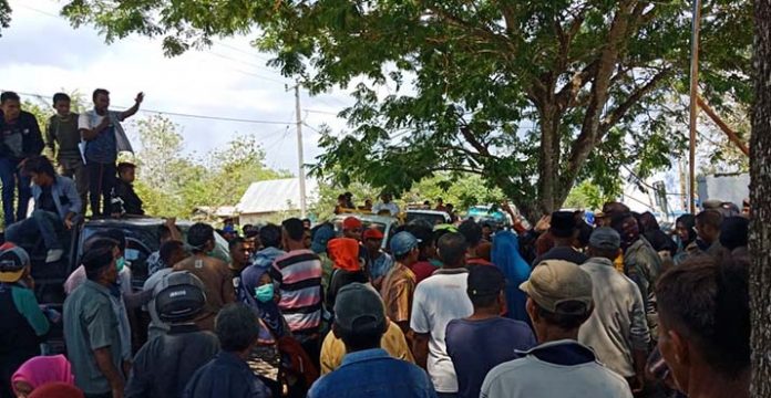 Tolak Perkebunan Jati Nuklir, Mahasiswa Demo Kantor Bupati Mubar