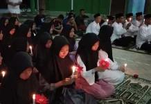 Siswa MAN IC Kendari Gelar Doa Bersama untuk Korban Lion Air Siswa MAN IC Kendari Gelar Doa Bersama untuk Korban Lion Air