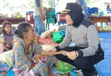 5 Polwan Polda Sultra Lakukan Trauma Healing di Sigi 5 Polwan Polda Sultra Lakukan Trauma Healing di Sigi