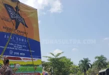 Spanduk HTI di Depan TK Kuncup Kendari Disegel Polisi Spanduk HTI di Depan TK Kuncup Kendari Disegel Polisi