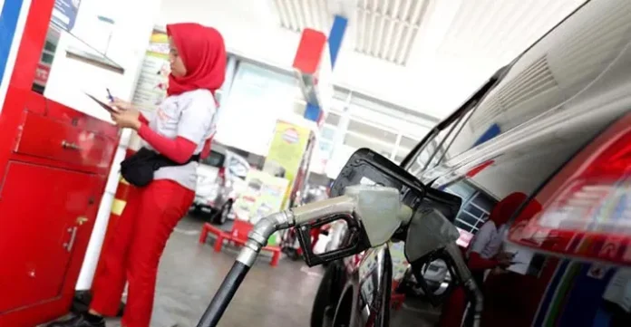 ilustrasi bbm premium pertamax pertalite solar pertamina Harga Premium Batal Naik, Ini Penyebabnya