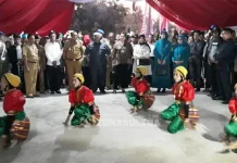 Sambangi Rujab Bupati Mubar, Ali Mazi Disambut Tari Pokadulu Sambangi Rujab Bupati Mubar, Ali Mazi Disambut Tari Pokadulu