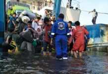 Ramp Door Pelabuhan Katoi Kolut Rusak, Arus Penumpang Terganggu Ramp Door Pelabuhan Katoi Kolut Rusak, Arus Penumpang Terganggu