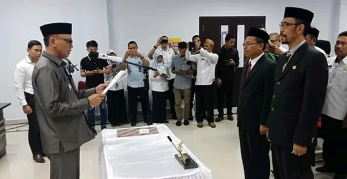 pelantikan_kadis_kolut Kadis Kesbanpol dan Asistean 1 Pemda Kolut Berganti