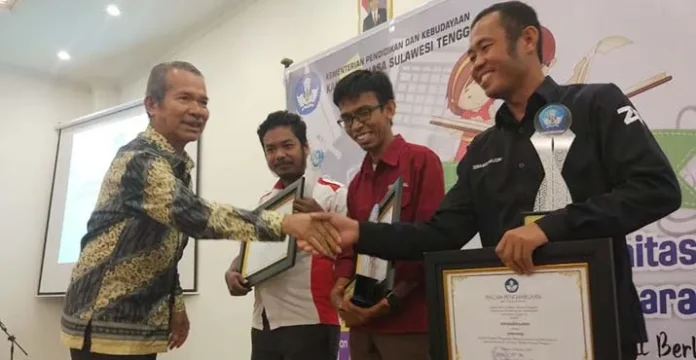 Zonasultra.com Terima Penghargaan Terbaik Satu Penggunaan Bahasa Indonesia