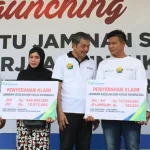 BPJS Ketenagakerjaan Kendari Serahkan Dana Klaim Rp571 Juta BPJS Ketenagakerjaan Kendari Serahkan Dana Klaim Rp571 Juta