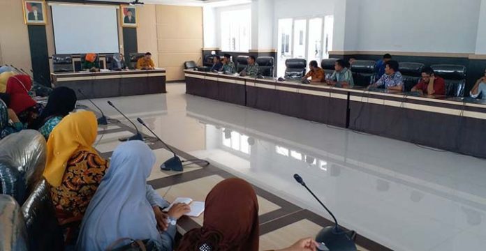 Protes Batasan Usian Honorer K2 di Rekrutmen CPNS, PGMI Datangi DPRD Kendari