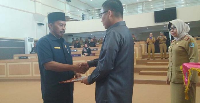 DPRD Kendari Serahkan 11 Raperda Hak Inisiatif ke Pemkot