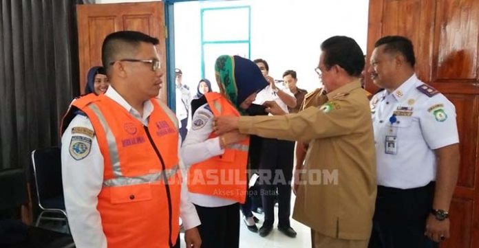 Malas Berkantor, ASN Dishub Bombana Bakal Disanksi Pakai Rompi Orange