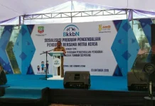 Ciptakan SDM Berkualitas, DPPKB Konut Gelar Sosialisasi P3 Kepala Dinas PPKB Konawe Utara, Kasim Pagala saat memberikan sambutannya dalam kegiatan Sosialisasi Program Pengendalian Penduduk