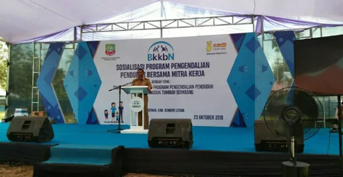 Kepala Dinas PPKB Konawe Utara, Kasim Pagala saat memberikan sambutannya dalam kegiatan Sosialisasi Program Pengendalian Penduduk