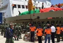 KM Tilongkabila Muat Bantuan Logistik Korban Gempa Palu KM Tilongkabila Muat Bantuan Logistik Korban Gempa Palu