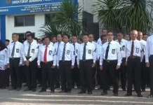 Pegawai Kemenkeu Sultra Gunakan Pita Hitam di Upacara Hari Oeang ke-72 Pegawai Kemenkeu Sultra Gunakan Pita Hitam di Upacara Hari Oeang ke-72