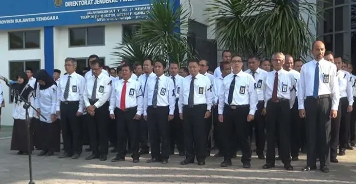 upcara_pita Pegawai Kemenkeu Sultra Gunakan Pita Hitam di Upacara Hari Oeang ke-72