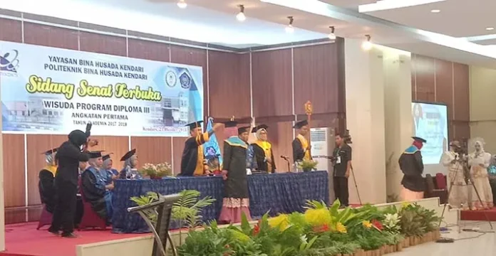 Politeknik Bina Husada Kendari Wisuda 228 Mahasiswa