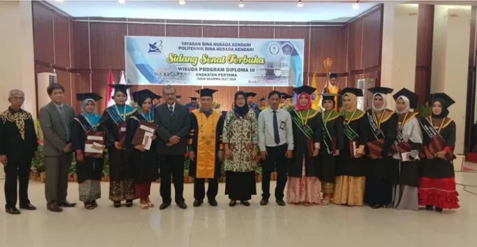 wisuda_binahusada Inilah Wisudawan Terbaik Politeknik Bina Husada Kendari