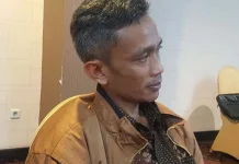 Calon Anggota DPD Ini Hambat Pengerjaan APK di KPU Sultra Komisioner KPU Sultra Iwan Rompo Banne
